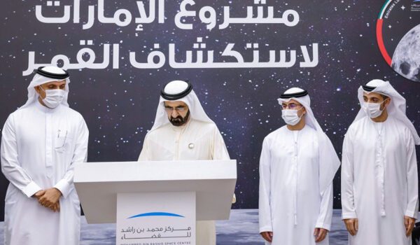 محمد بن راشد يستقبل فريق مهمة الإمارات لاستكشاف القمر