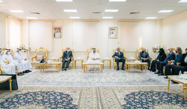 حاكم الشارقة يؤكد أهمية الإهتمام بالتعليم وتجاربه التطبيقية