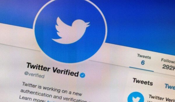 فرض 20 دولار شهريا للاحتفاظ بالعلامة الزرقاء في تويتر