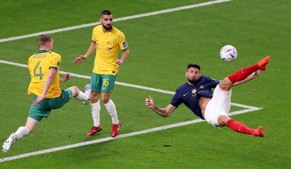 فرنسا تضرب أستراليا برباعية وجيرو يدخل التاريخ