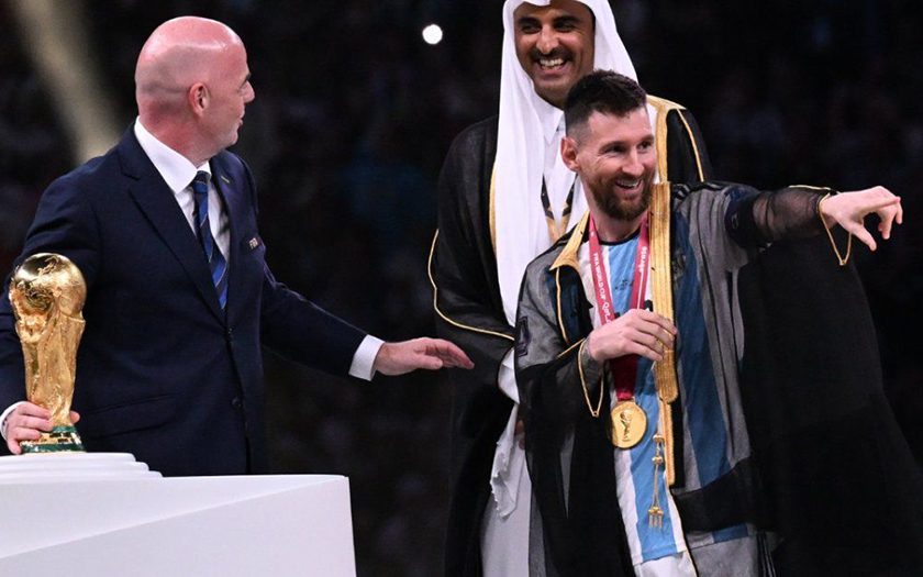 البشت-الاكثر-مبيعاً البشت-الاكثر-مبيعاً