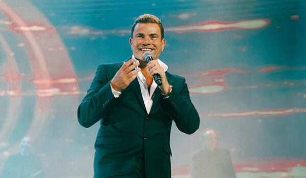 بعد 31 عام من طرحها..”رصيف نمرة خمسة” لعمرو دياب تحقق هذا الرقم