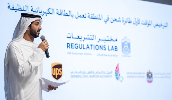 مختبر التشريعات في الأمانة العامة لمجلس الوزراء يصدر الرخصة لأول طائرة شحن كهربائية من نوعها في المنطقة