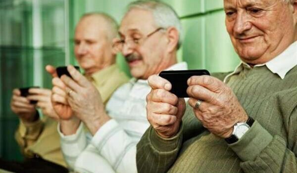 استخدام كبار السن للإنترنت يقلل مخاطر الإصابة بالخرف