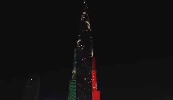 برج خليفة يضيء بألوان العلم الليبي