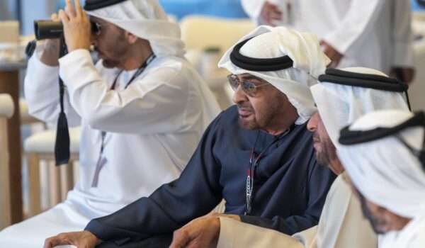 رئيس الدولة والشيوخ وضيوف الإمارات يشهدون الجولة الختامية لبطولة العالم للفورمولا1 في حلبة ياس