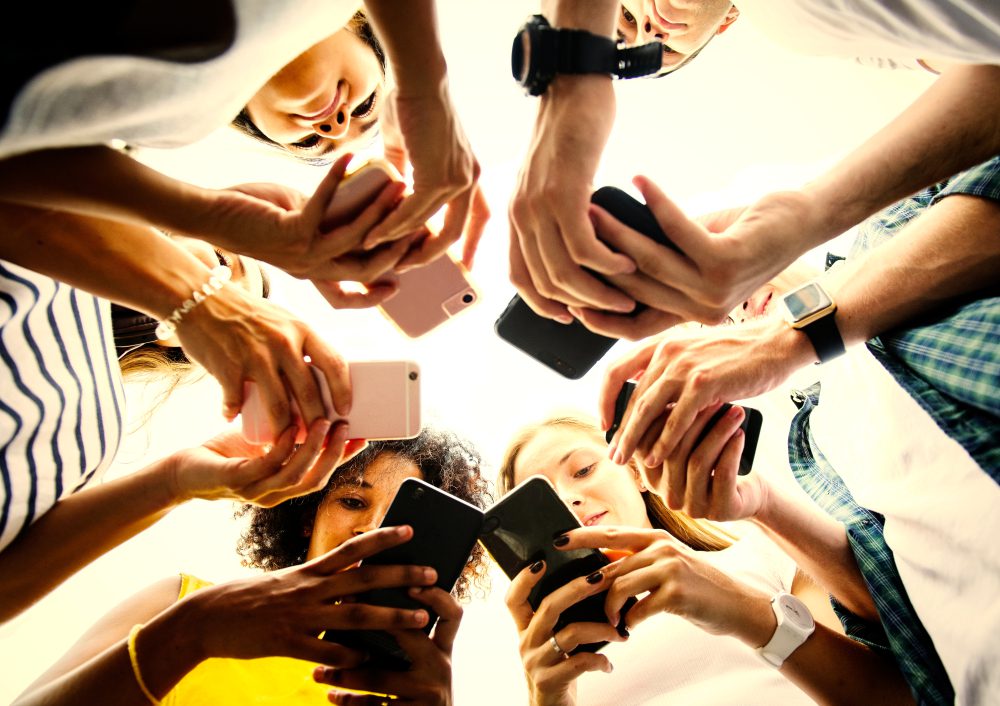 Young,People,Attached,To,Their,Smartphones