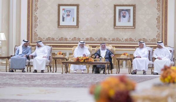 حاكم الشارقة يستقبل المهنئين بشهر رمضان المبارك في قصر البديع