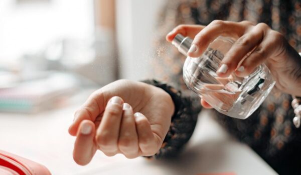 دراسة جديدة.. العطور يمكن أن تضر بصحتك