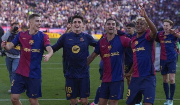 برشلونة يتخطى عقبة الريال ويقترب من لقب الليغا