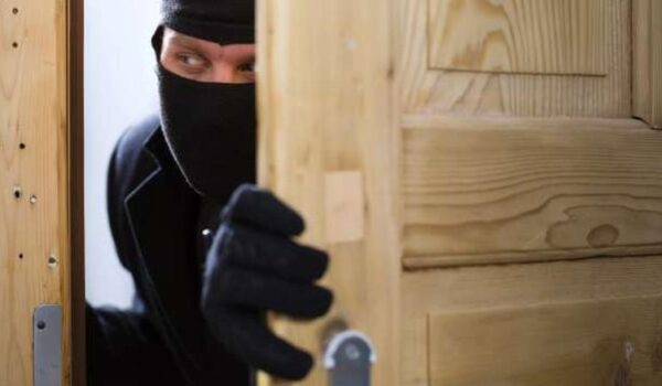 أغرب سرقة في الهند.. لصوص ظرفاء يحضرون المعكرونة ويأخذون استراحة قبل الهروب!