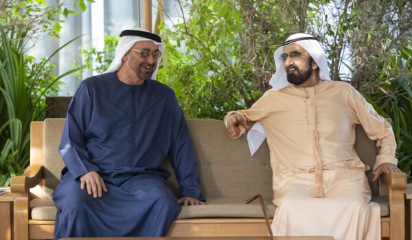 محمد بن زايد ومحمد بن راشد يبحثان جهود تعزيز التنمية الوطنية وازدهار الاقتصاد الوطني