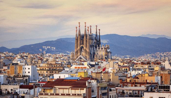 143-141829-tourist-attraction-barcelona-art-tourism-football_700x400