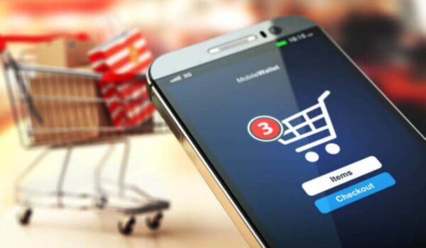 الإمارات تتصدر العالم في التسوق عبر الهاتف المحمول
