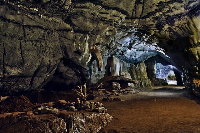 Entrance_to_the_Sudwala_Caves Entrance_to_the_Sudwala_Caves