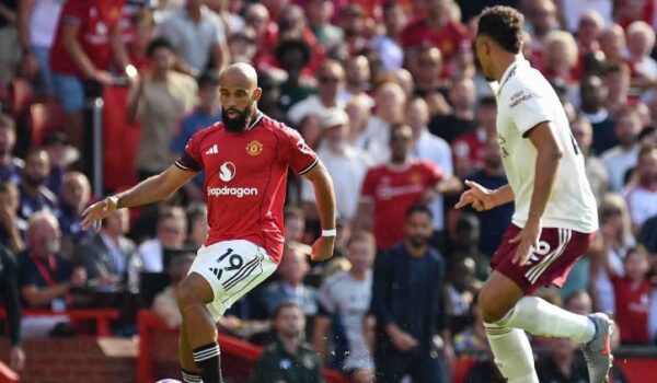 أرسنال يسقط مانشستر يونايتد في الجولى الأولى من الدوري الإنكليزي