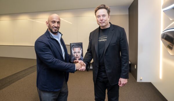 عبدالله آل حامد يلتقي إيلون ماسك ويبحث معه مستقبل التقنية والإعلام ويدعوه للمشاركة في قمة بريدج