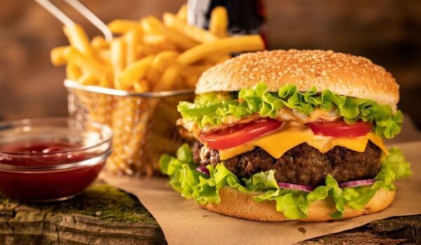 دراسة… الوجبات السريعة تضعف الذاكرة في 4 أيام