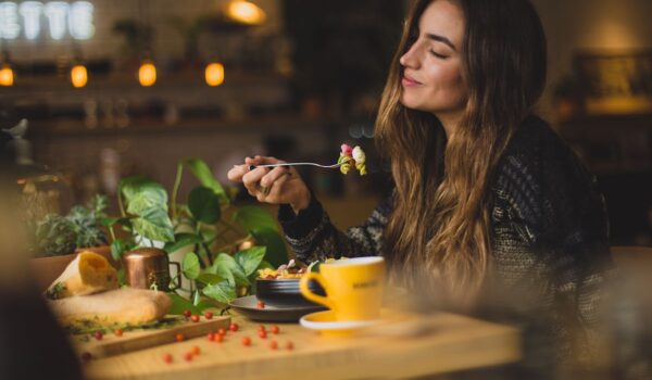 الرغبات الغذائية الغريبة والمفاجئة.. رسالة مبكرة من جسمك عن مرض خطر