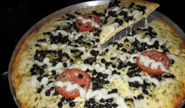 بيتزا النمل تثير جدلاً في البرازيل.. أغلى وجبة تقليدية