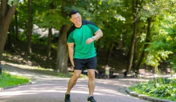 تطبيق عد الخطوات ورطه.. طرد موظف من عمله بعد طلب إجازة مرضية