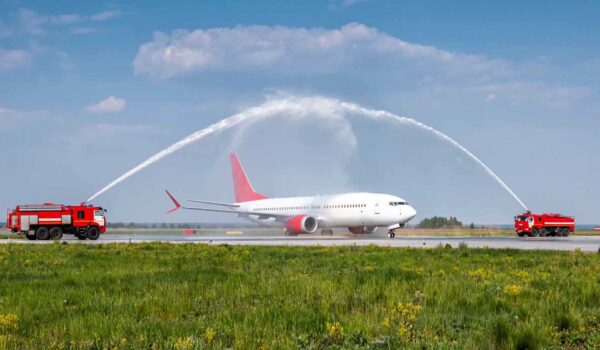 ما سبب رش الطائرات بالماء قبل الإقلاع؟