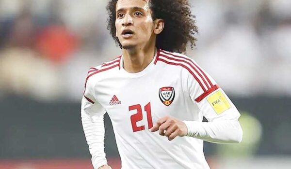 النجم الإماراتي عموري يعلن اعتزاله كرة القدم
