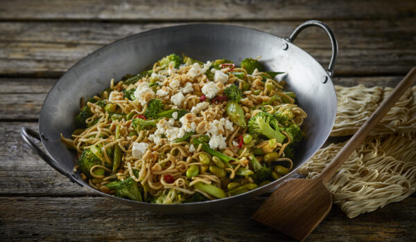 لعشاق “النودلز”.. 43 عالماً يحذرون: صحتكم على المحك