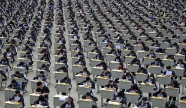 الغش بالذكاء الاصطناعي يدفع أكبر هيئة محاسبة في العالم لحظر الامتحانات الإلكترونية