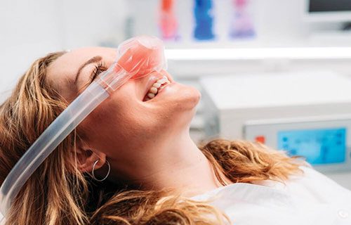 دراسة: غاز الضحك يحقق نتائج مذهلة في علاج الاكتئاب الشديد