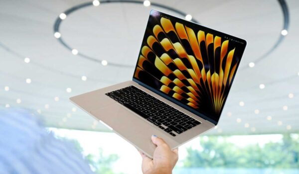 شركة أبل تستعد لإطلاق 3 أجهزة ماك بوك جديدة مطلع 2026