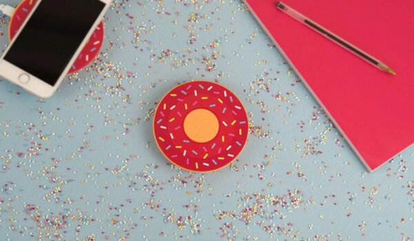 شاحن لاسلكي على شكل قطعة دونات