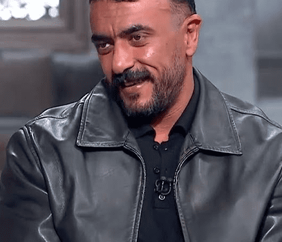 أحمد العوضي يستعرض موهبته الشعرية في صاحبة السعادة