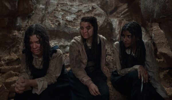 جرس إنذار: الحفرة .. حين تختبر النجاة الصداقة وتمنحها فرصة ثانية