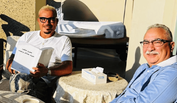 رواية للهضبة … عمرو دياب حيث هناك وحده