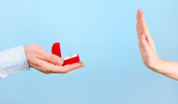 أم تتوّج ابنتها “ملكة العالم في النوم” لرفضها الزواج.. فيديو يشعل مواقع التواصل