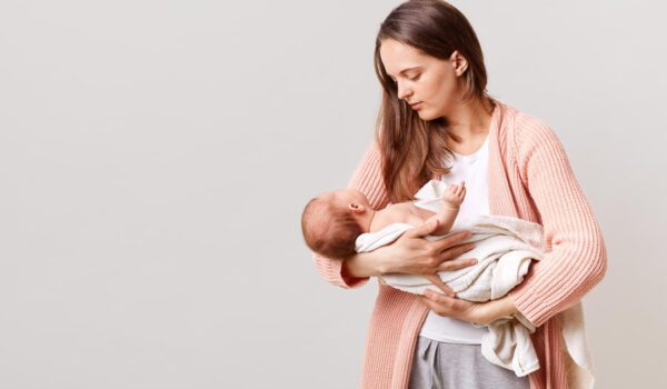 أبوظبي تُطلق دليلاً لدعم الرضاعة الطبيعية في أماكن العمل