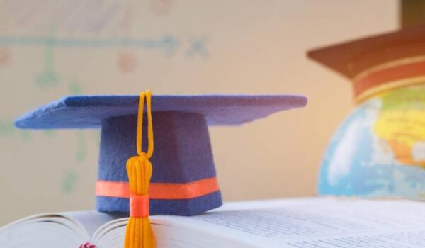 التعليم العالي تعترف تلقائياً بشهادات 34 مؤسسة في الإمارات