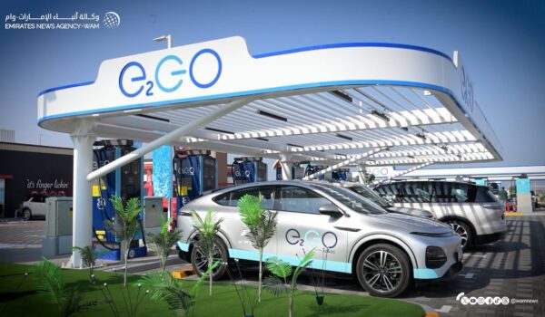 الإمارات تُدشّن أحد أضخم مجمّعات الشحن فائق السرعة للمركبات الكهربائية عالمياً