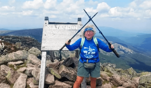 امرأة في الـ80 تحطم رقماً قياسياً في تسلق درب الأبالاش