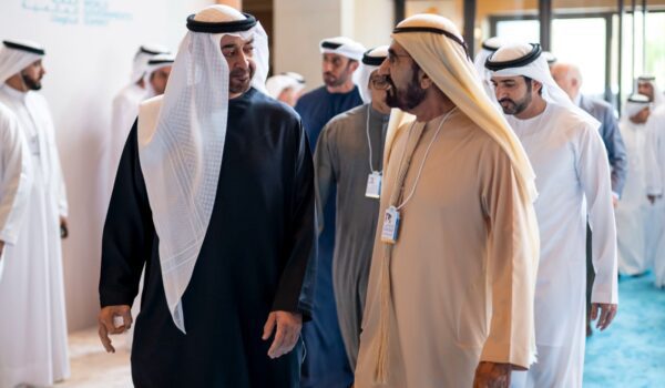 رئيس الدولة ومحمد بن راشد يفتتحان القمة العالمية للعلماء