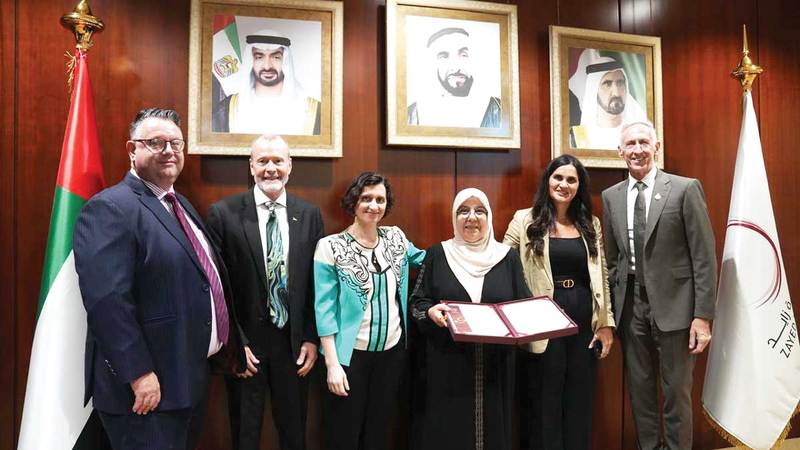 الفريق البحثي المشترك بين جامعة زايد وجامعة الإمارات العربية المتحدة. من المصدر