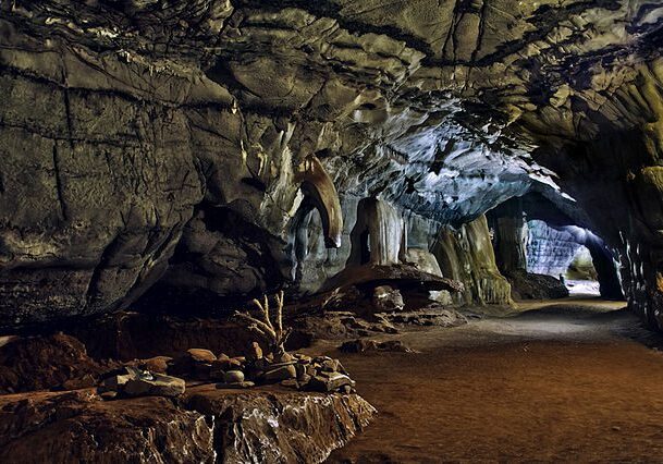 Entrance_to_the_Sudwala_Caves