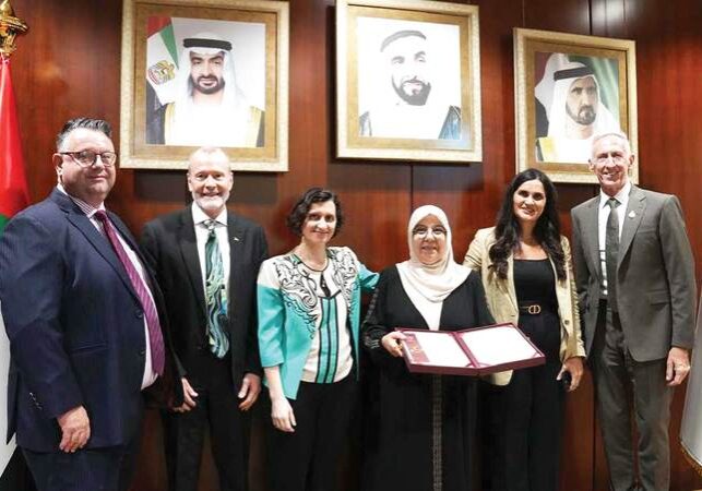 الفريق البحثي المشترك بين جامعة زايد وجامعة الإمارات العربية المتحدة. من المصدر